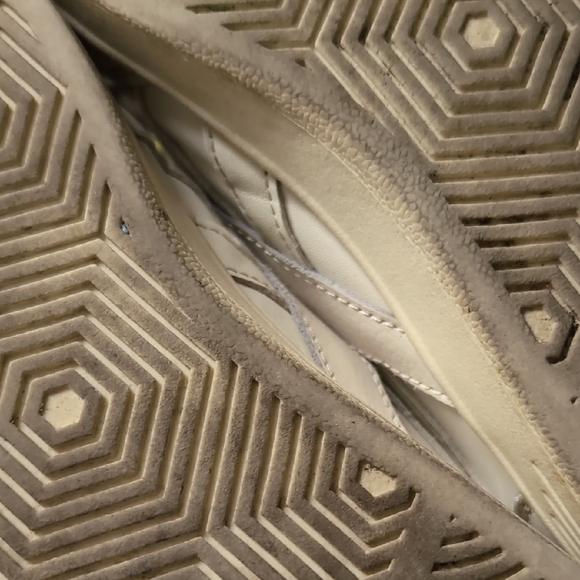 Reebok White and Green Sneakers - Picture 8 of 8